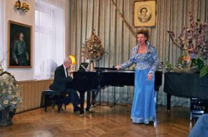 Under contraction - Izabella Jezowska - mezzosoprano, Juliusz Adamowski - piano (fot. Zakrzewski)